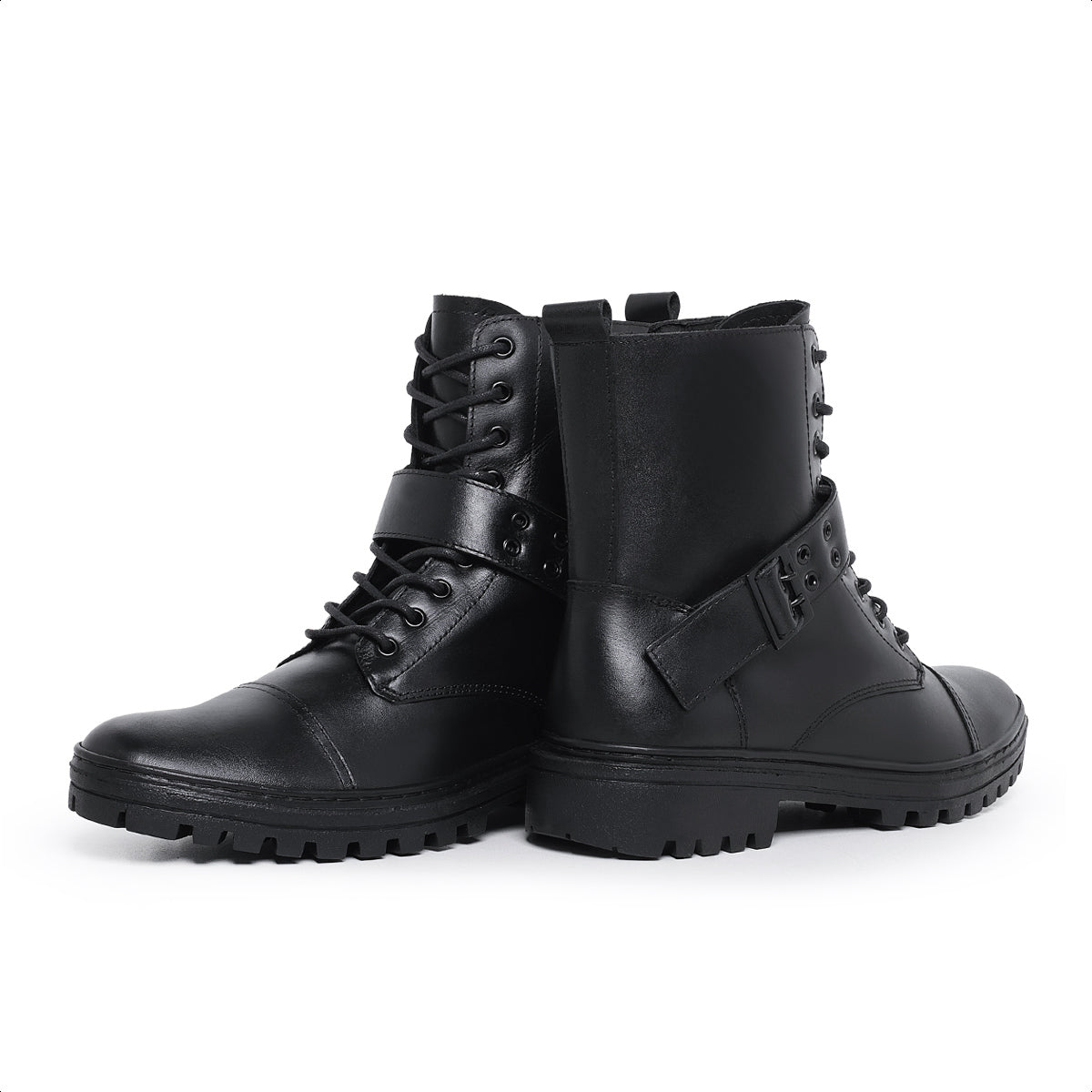 Bota Masculina em Couro Preto com Fivela