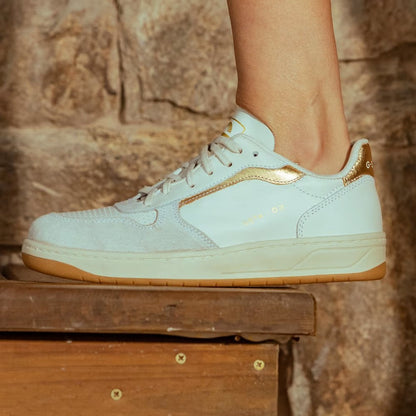 Tênis Feminino em Couro Vênus Dourado