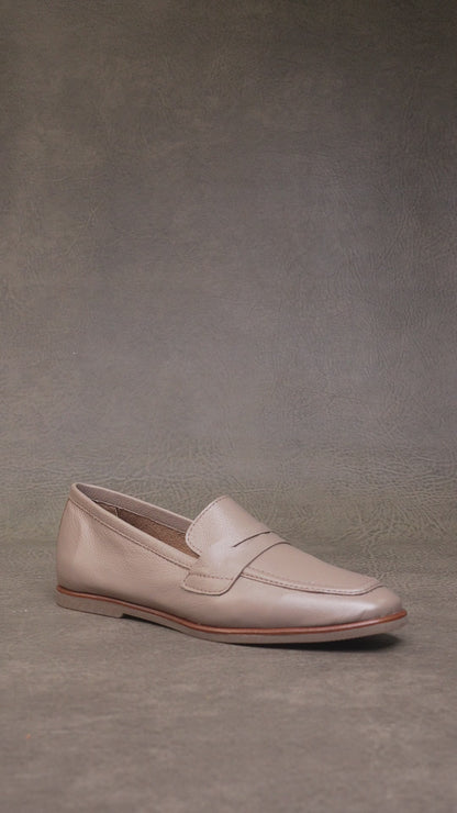 Sapato Social Feminino em Couro Fendi